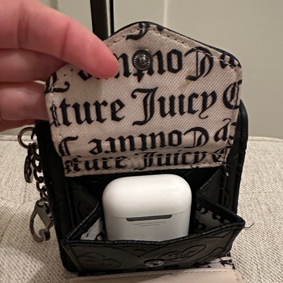 Juicy Couture Black Wallet - Picture 9 of 17